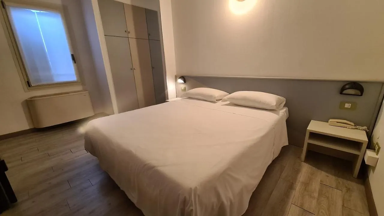 Hotel Bel Sito Peschiera del Garda 2*,  Italy