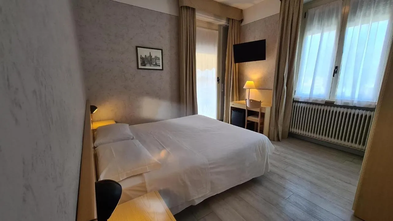 Hotel Bel Sito Peschiera del Garda 2*,