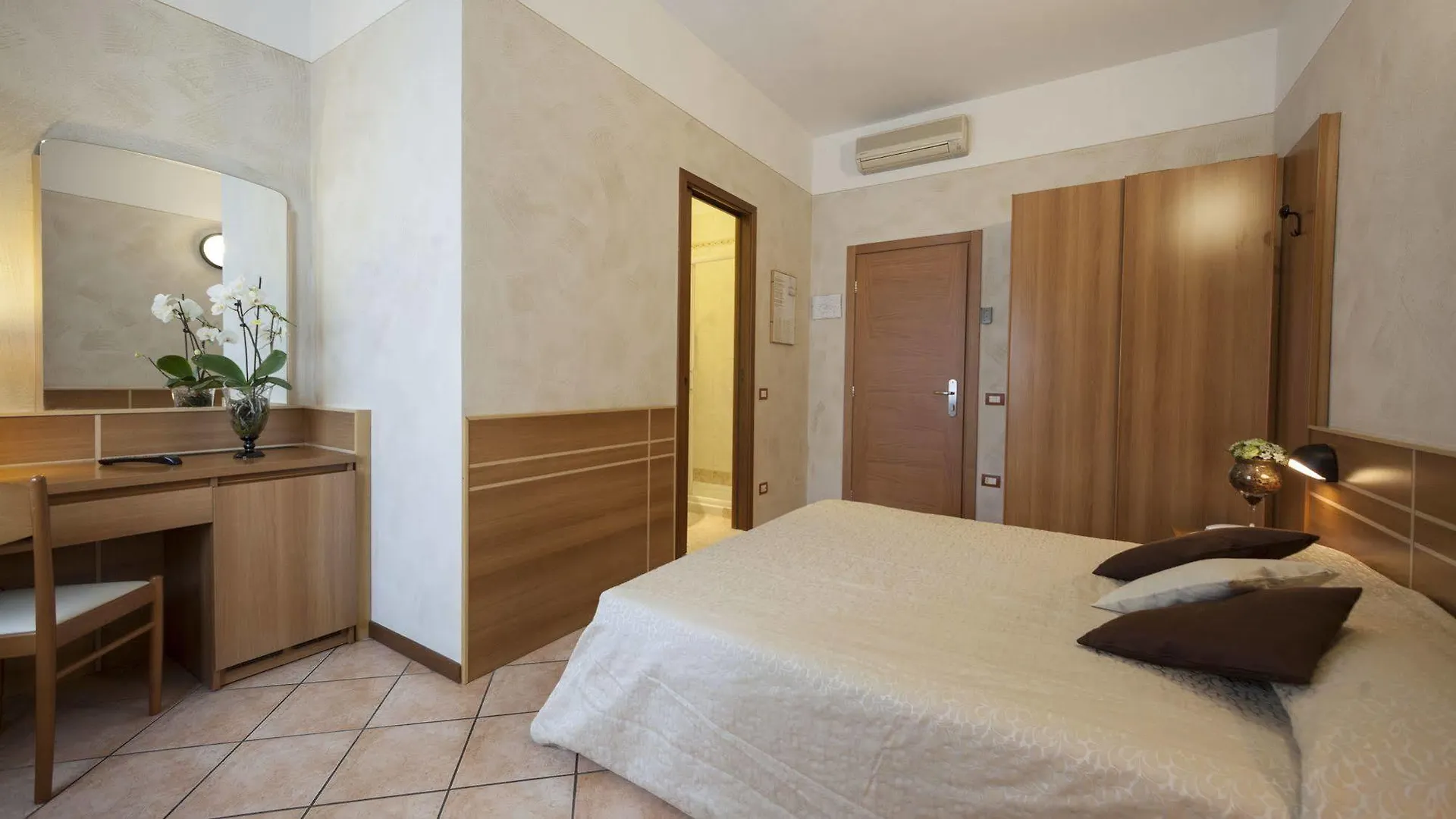 Hotel Bel Sito Peschiera del Garda 2*,  Italien
